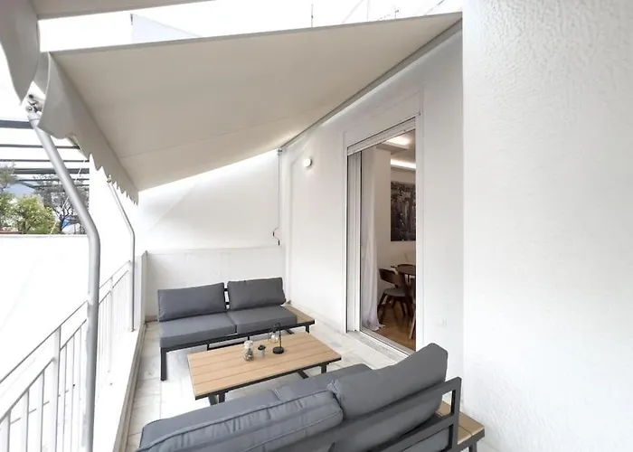 Spacious Penthouse Near Downtown